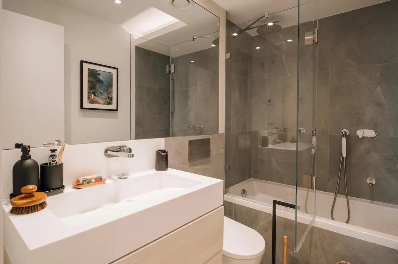 Terracina - 2 Bedrooms And Terrace In Campolide Лиссабон
