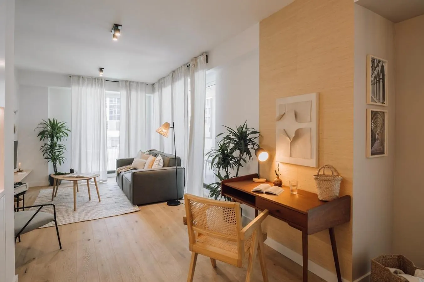 Апартаменты Terracina - 2 Bedrooms And Terrace In Campolide Лиссабон