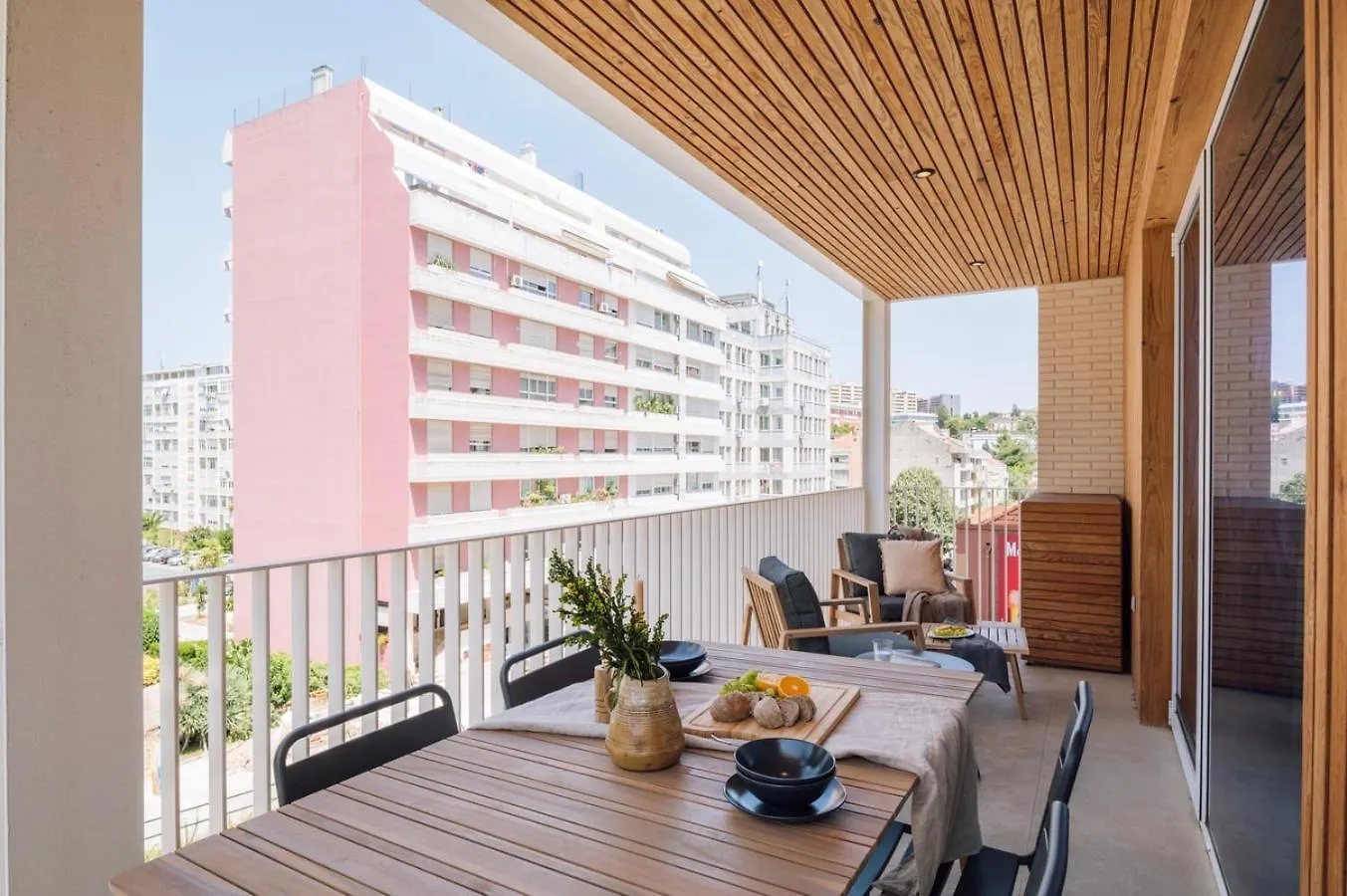 Terracina - 2 Bedrooms And Terrace In Campolide Лиссабон